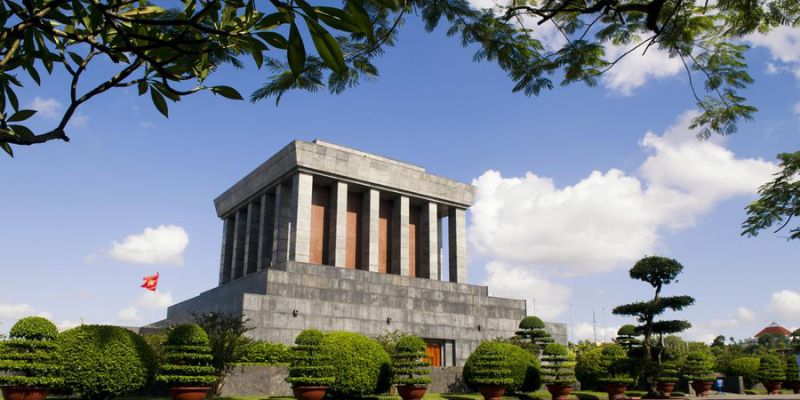 Find out the specific opening hours of Ho Chi Minh Mausoleum