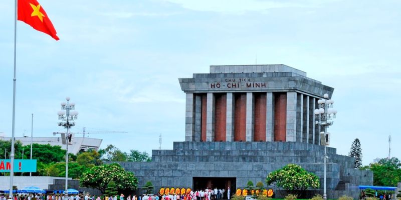 Find out the opening hours of Ho Chi Minh's mausoleum to know exactly when to visit Uncle Ho.